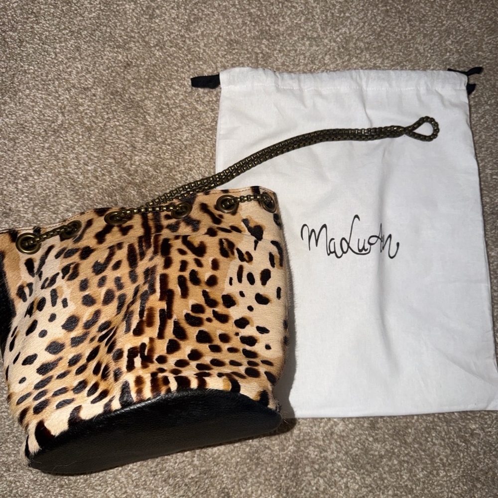 Cowhide Bucket Bag (leopard print)